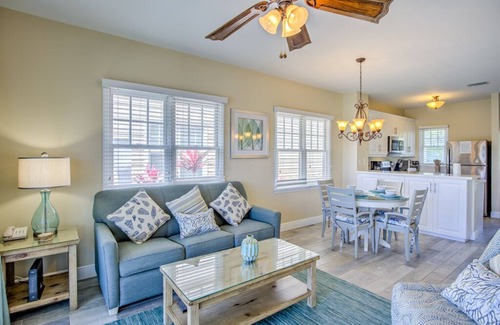 Marathon House | Waterfront Retreat