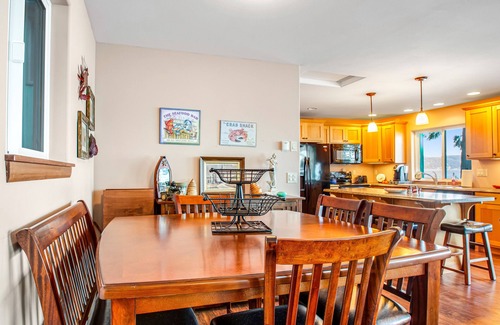 Brinnon House | Waterfront retreat with firepit, grill, deck & washer/dryer