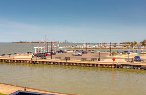Sandusky Apartment | Waterfront Sandusky Vacation Rental Downtown!