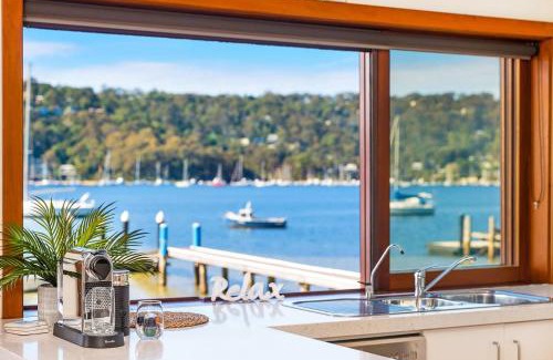 Scotland Island House | Waterfront Scotland Island Holiday Home - Family & Pet Friendly - 3 Bedrooms - Wifi - Netflix - Private Jetty