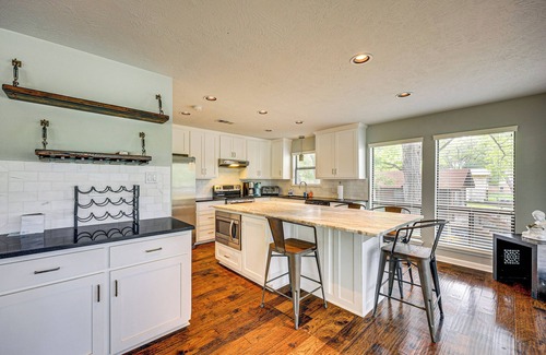 Seguin House | Waterfront Seguin Lake House Near Downtown