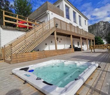Torsken Apartment | Waterfront Senja 2
