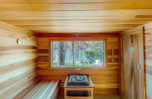 South Casco Apartment | Waterfront Serenity