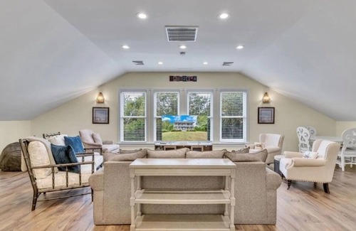 Deale House | Waterfront Spacious 5-bedroom vacation home with WiFi and AC in delightful Deale