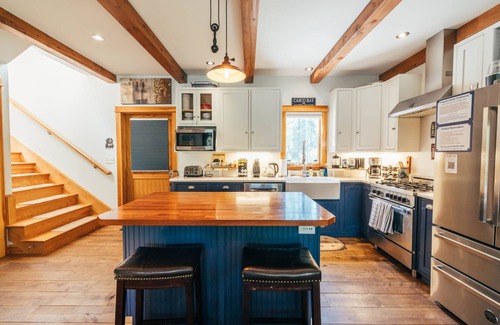 Freeport House | Waterfront Spacious Luxury Home, 5 min to LL Bean!