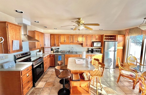 Valentia House | Waterfront Sunrise bungalow w/Swimming Pool