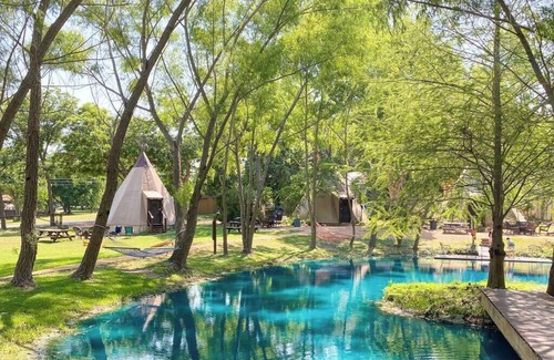 Seguin Apartment | Waterfront Teepee 2 Red Fox