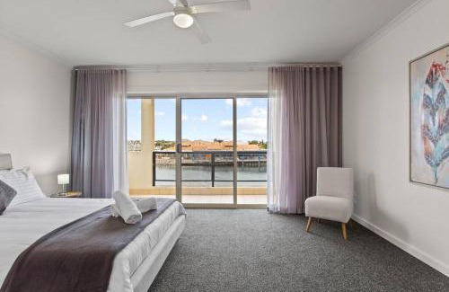 Port Lincoln Apartment | Waterfront Townhouse - Picturesque Marina Views