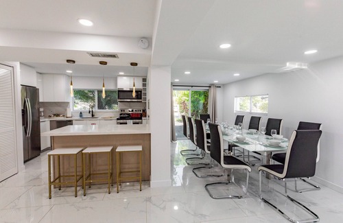 Lauderdale Isles House | Waterfront Villa/min 2 Beach/Hottub/Kayak/FirePit/Fishing