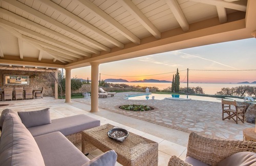 Ermionida Villa | WATERFRONT VILLA DIAMOND WITH DIRECT ACCESS TO THE BEACH & PRIVATE INFINITY POOL