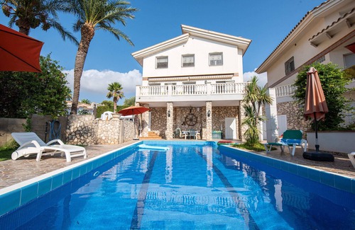 L'Ampolla Ski Chalet | Waterfront Villa l'Ampolla I