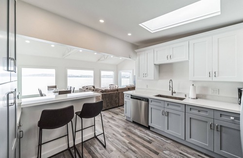 Point Richmond House | Waterfront WFH Getaway