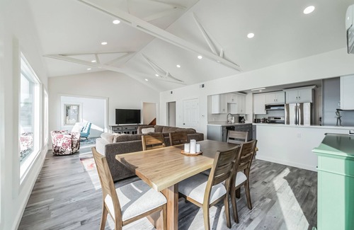 Point Richmond House | Waterfront WFH Getaway