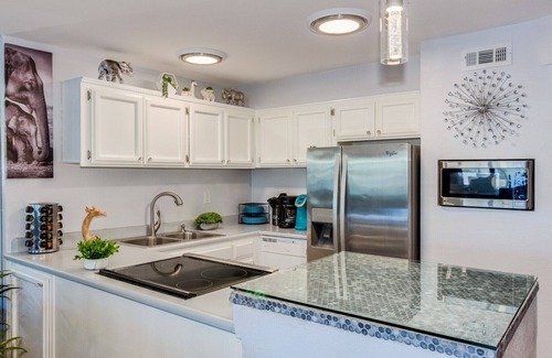 Desert Shores Condo | Waterfront with 2 KING Beds and full-size bunks