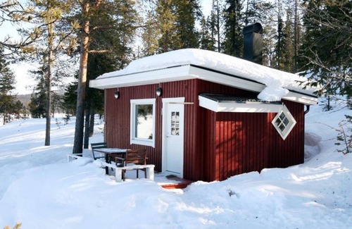 Kurravaara House | Waterfront with fantastic views and the midnight sun on the horizon