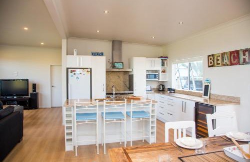 Matarangi House | Waterfront Wonder - Matarangi Holiday Home