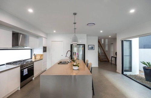 Helensvale House | Waterfront Wonder - Pool, Views & Luxury in Helensvale