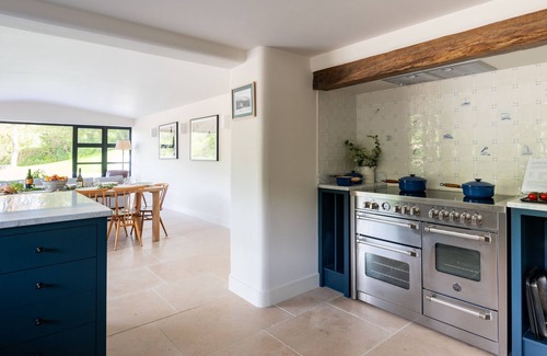 Salcombe Cottage | Waterhead Cottage - a cottage that sleeps 10 guests in 5 bedrooms