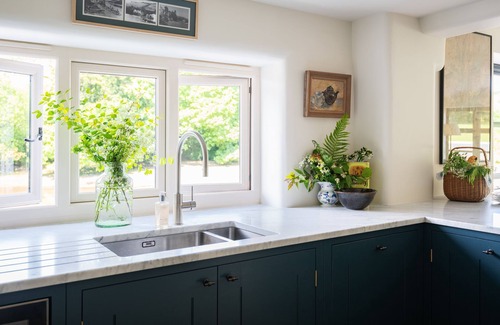 Salcombe Cottage | Waterhead Cottage - a cottage that sleeps 10 guests in 5 bedrooms