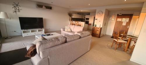 Forster Apartment | Waterline 202