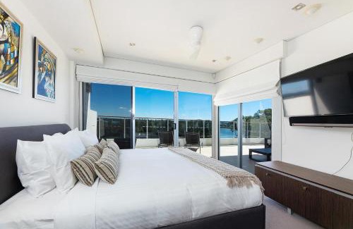 Forster Apartment | Waterline 303
