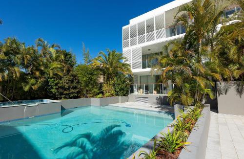 Forster Apartment | Waterline 303