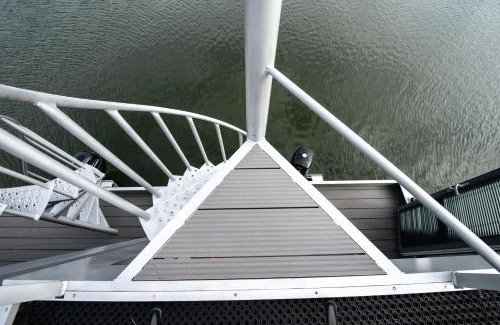 Kamperland Boat Rental | Waterlodge voor 4 personen in de haven van Kamperland