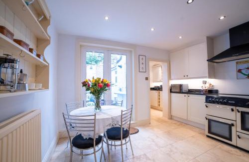 Sandwich House | Waterman's Cottage
