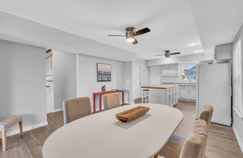 Keansburg House | Waterpark Beach House with Water and City view