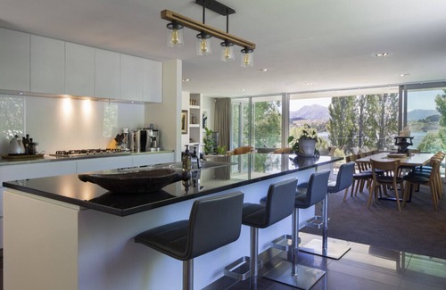 Wanaka House | Waters Edge - Hosted by NZSIR Luxury Rental Homes