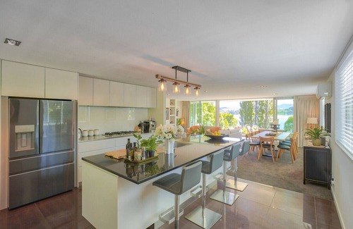 Wanaka House | Waters Edge - Hosted by NZSIR Luxury Rental Homes