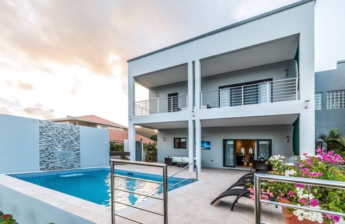 Rodney Bay Villa | Waters Edge Luxury Villas by Bay Gardens Resorts