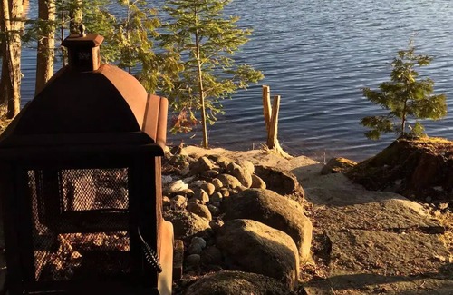 Val-des-Monts Cottage | Waters Edge on McGregor