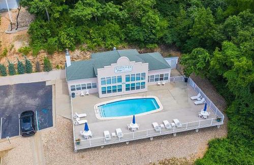 Lake Ozark Apartment | Waters Edge