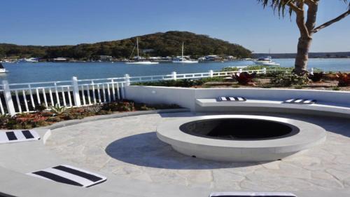 Glenorie House | Watersea By The Bay Unit 2, waterfront, walk to shop&restaurants