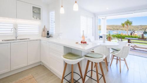 Glenorie House | Watersea By The Bay Unit 2, waterfront, walk to shop&restaurants