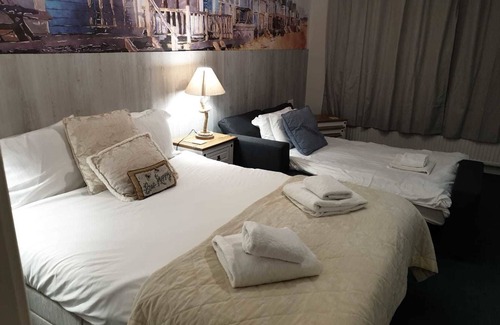 Barton-on-Sea Bed & Breakfast | Watersedge Guest House