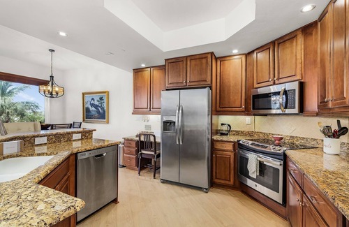 South Island Condo | Waterside #835: Bayscape Bliss 3BR/2BA Condo w/ Pool!