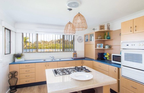 Tuncurry House | Waterside at Point Road three bedroom family home with Wi-Fi just across from the lake