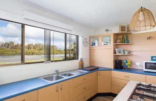 Tuncurry House | Waterside at Point Road three bedroom family home with Wi-Fi just across from the lake