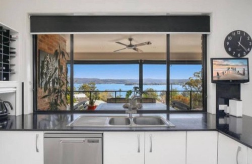 Mount Pleasant House | Waterside bliss for families in Central coast