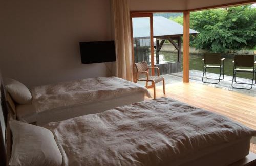 Kumihamacho Hotel | Waterside Cottage Heron