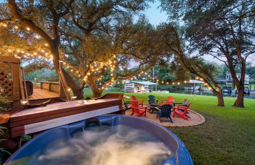 Kingsland House | Waterside Dream - Waterfront Home on Lake LBJ