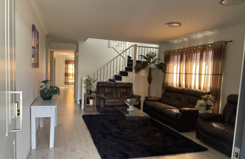 Newport House | WATERSIDE HOLIDAY HOME