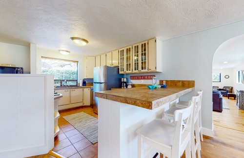 Union House | Waterside home with 4 bedrooms - outstanding access to Hood Canal & attractions