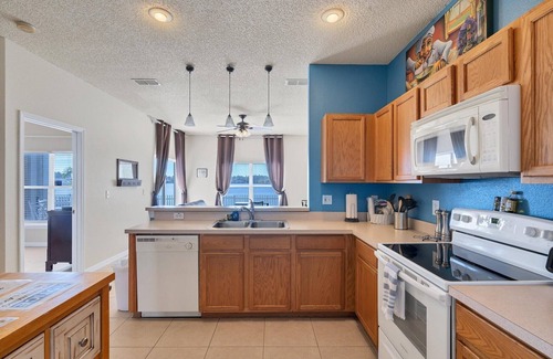 Orlando House | Waterside. Pet friendly. UCF area.