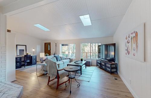 Shelton House | WatersView Tree House