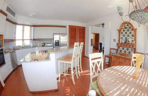 Cerro Gordo Villa | Waterview 2BR PLUS + 3 baths Villa Nurlan - DORADO