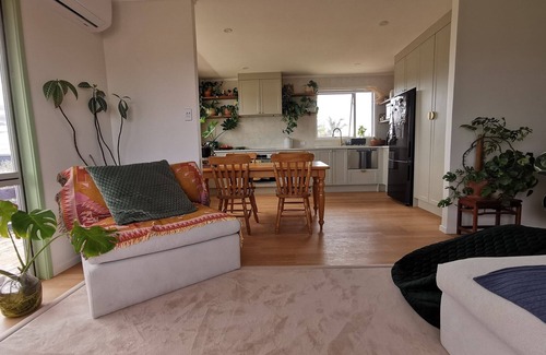 Waterview House | Waterview, Auckland Elegant modern living space
