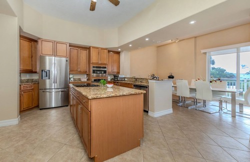 Laurel Condo | Waterview condo in ideal location